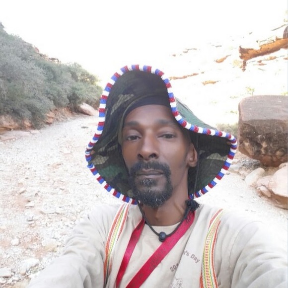 Meet your Posher, Carlos - Picture 1 of 1